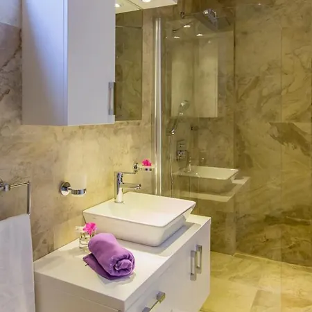 Islamlar Sleeps 6 With Pool Air Con And Wifi Vila *